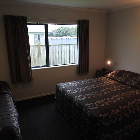 Tudor Lodge Motel Hawera Exterior photo