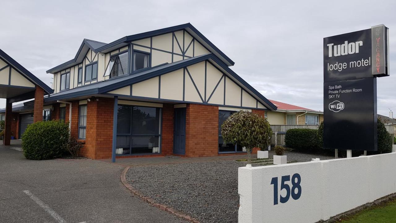 Tudor Lodge Motel Hawera Exterior photo