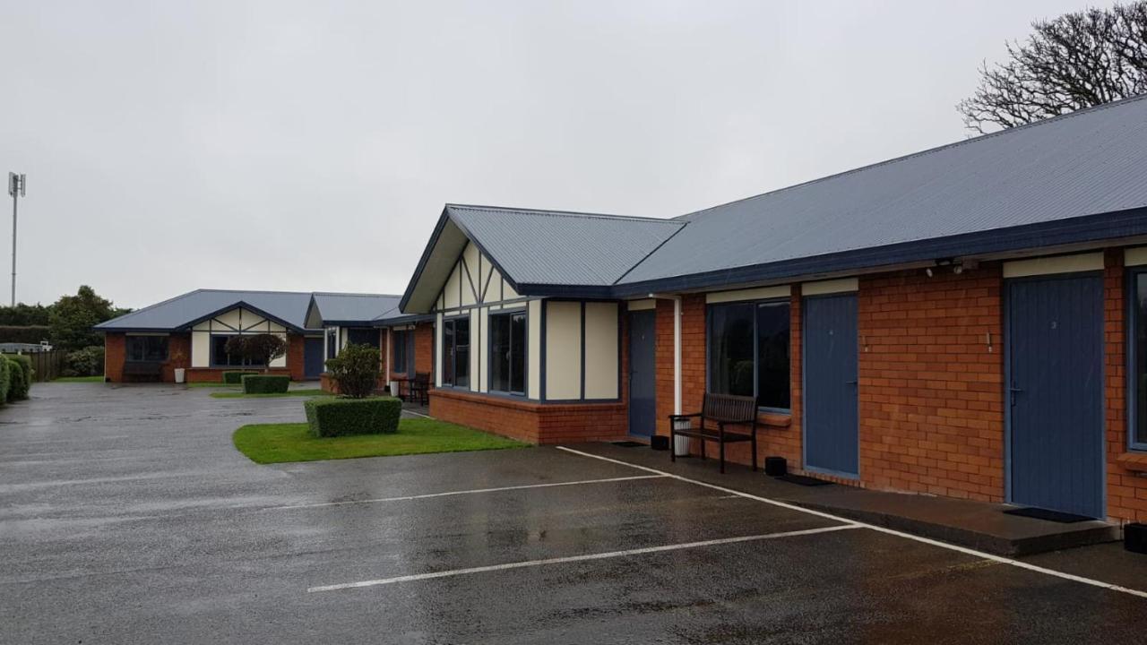 Tudor Lodge Motel Hawera Exterior photo