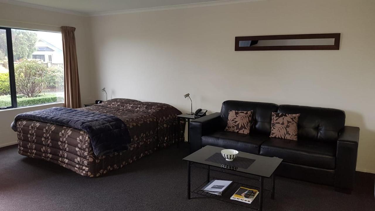 Tudor Lodge Motel Hawera Exterior photo