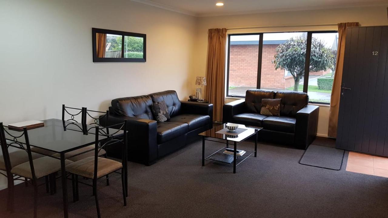 Tudor Lodge Motel Hawera Exterior photo