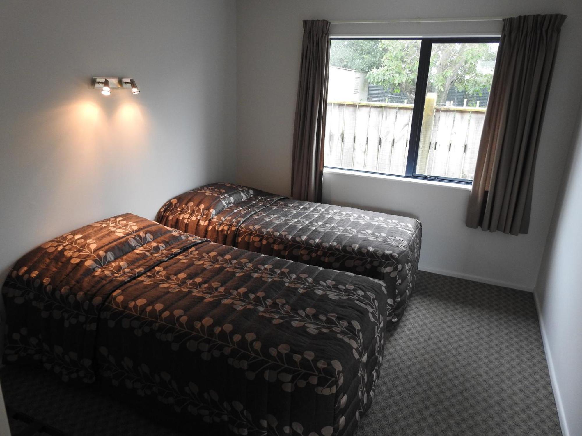 Tudor Lodge Motel Hawera Exterior photo