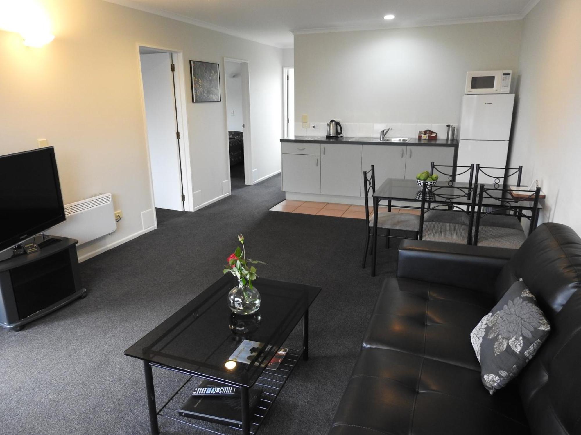Tudor Lodge Motel Hawera Exterior photo