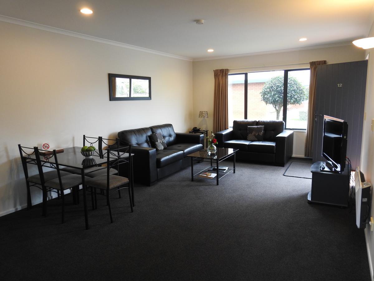 Tudor Lodge Motel Hawera Exterior photo